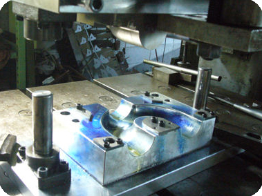 多彩な金型とプレス加工